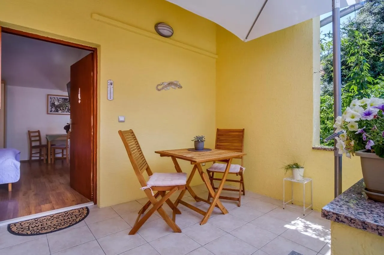 Apartments By The Sea Artatore, Losinj - 7952 Čunski